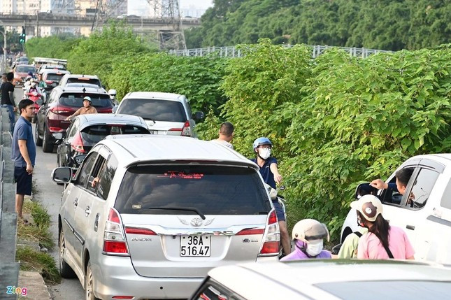 'Né' tắc đường ngày cuối kỳ nghỉ lễ 2/9, người dân ùn ùn trở lại Hà Nội sớm Ảnh 1