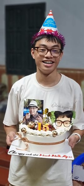 Gia đình Xuân Bắc bên ông bà nội.