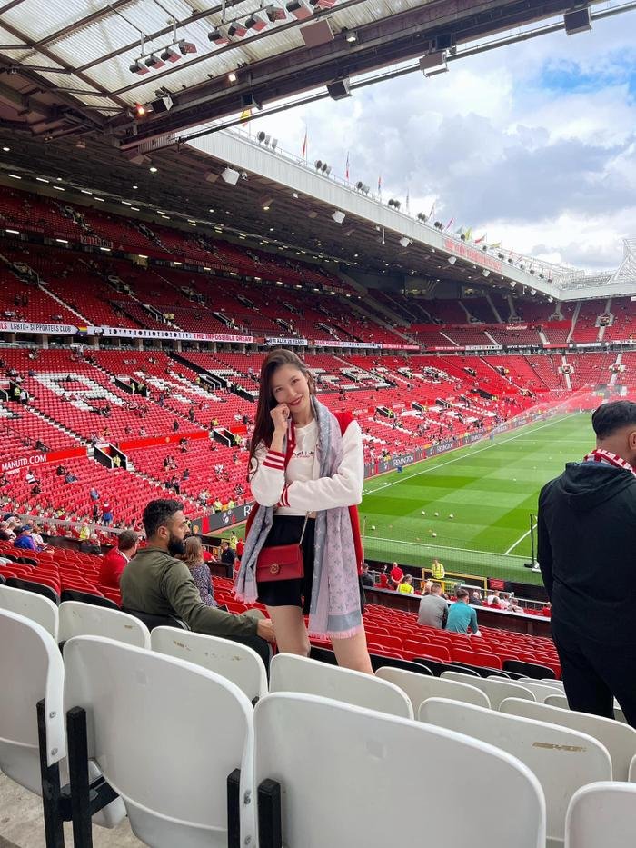 Nàng WAGs nóng bỏng của Hà Nội FC đến Old Trafford cổ cũ MU thắng Arsenal Ảnh 5