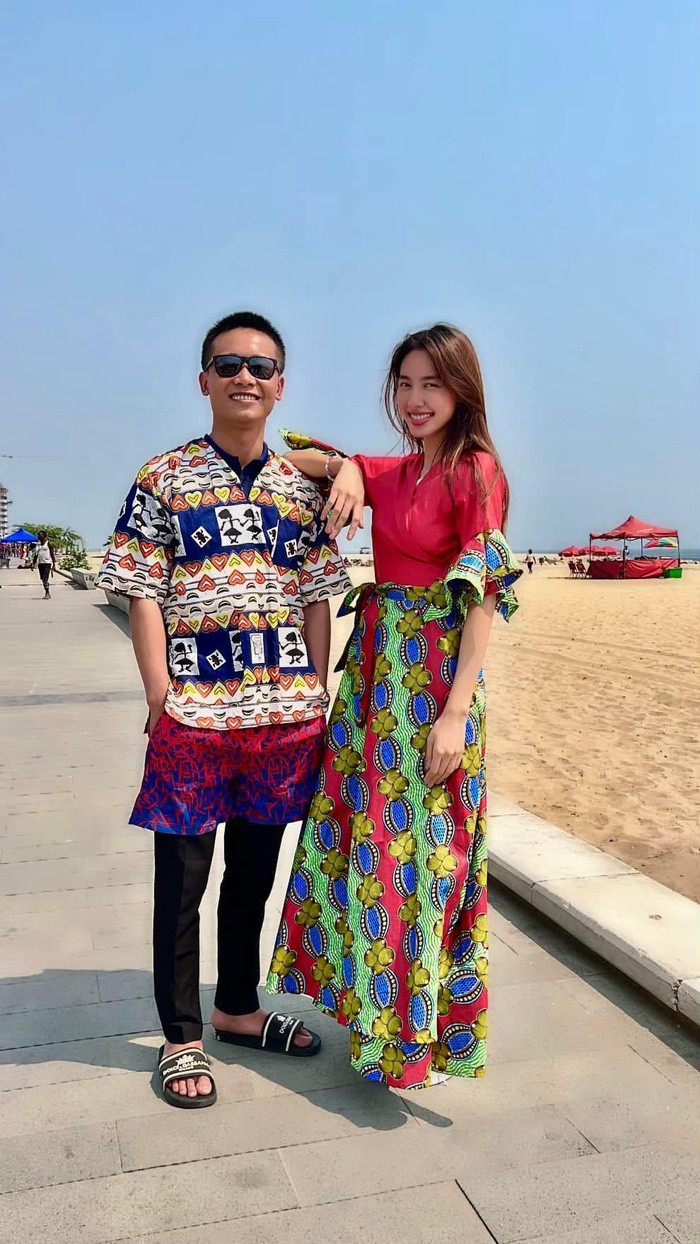 Quang Linh Vlog có hành động 'gă-lăng' khi Thùy Tiên say sưa hát 'Ai chung tình được mãi' Ảnh 3