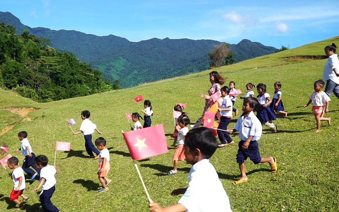 Xúc động lễ khai giảng năm học mới ở nơi không điện lưới, không nước sạch Ảnh 2