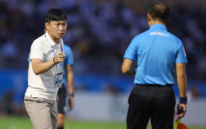 HLV Hà Nội FC đáng bị chê khi Văn Hậu và Duy Mạnh đá xấu xí Ảnh 2