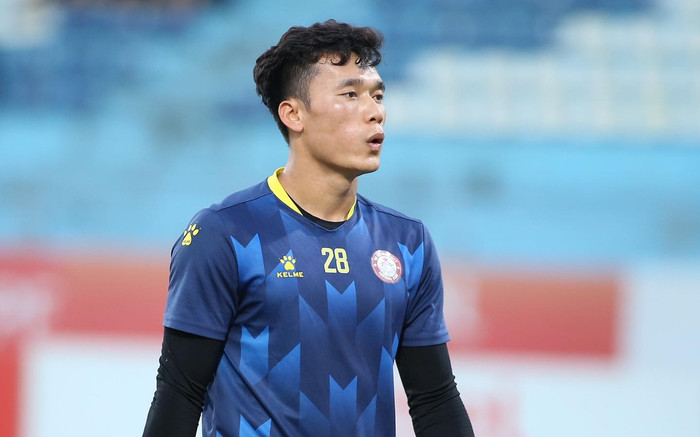 Màn tái xuất của thủ môn Bùi Tiến Dũng và Đặng Văn Lâm: Ai đẳng cấp, ai yếu kém? Ảnh 2