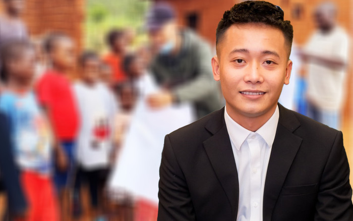 Hát về hành trình làm từ thiện tại Angola, Quang Linh Vlog khiến dân mạng không ngừng tự hào! Ảnh 2