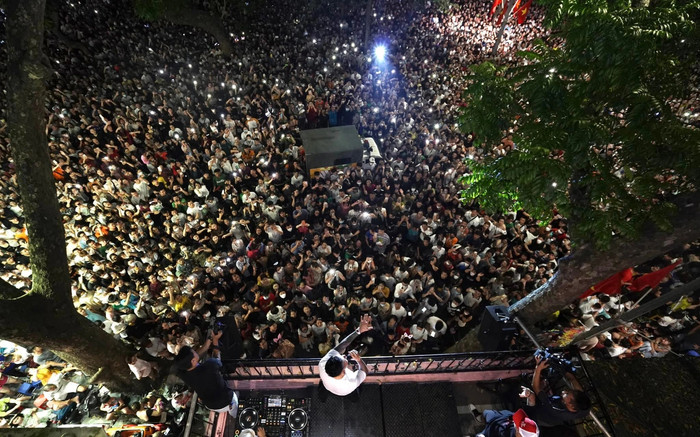 Ca sĩ Tuấn Hưng đang bị xem xét xử phạt vì tổ chức liveshow tại ban công Ảnh 2