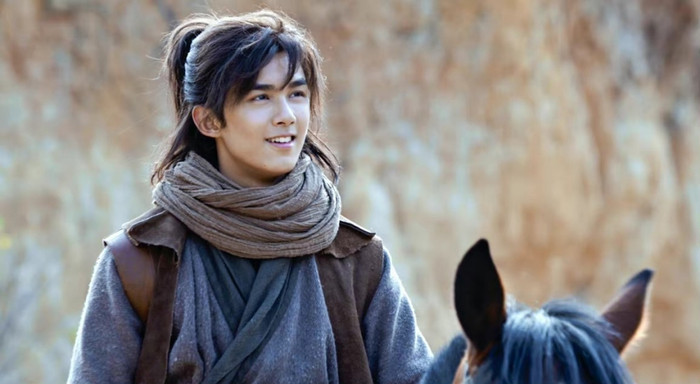 trong khi Ngô Lỗi đẹp trai ngời ngợi, đúng chuẩn hào quang nam chính. 