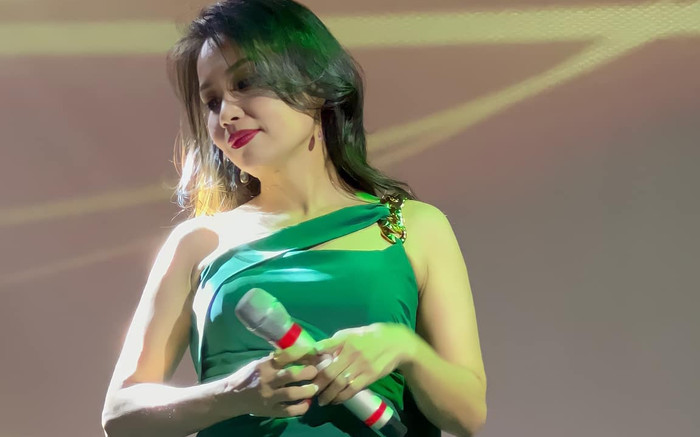 Định ra nhảy cùng vũ đoàn nhưng quên bài, Cẩm Ly lắc đầu chạy dài trên sân khấu Ảnh 2