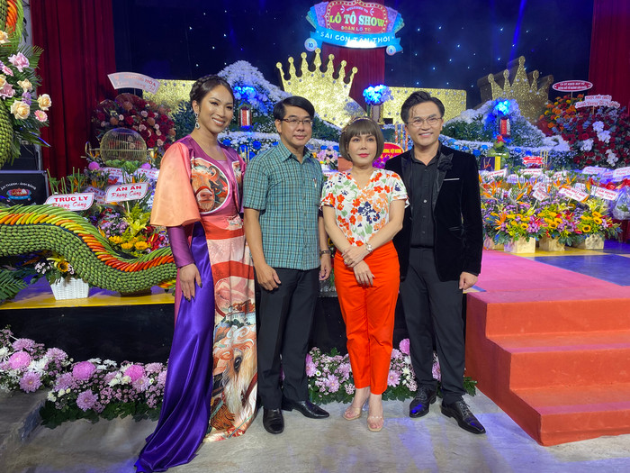 'Bà bầu lô tô' Lộ Lộ cùng nghệ sĩ Việt Hương và MC Đại Nghĩa.