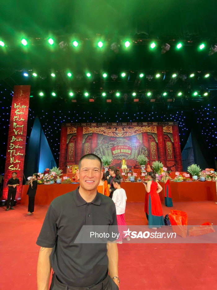 Hình ảnh của đạo diễn Việt Tú tại lễ giổ Tổ nghề ở Cung Văn hóa Hữu nghị Việt-Xô