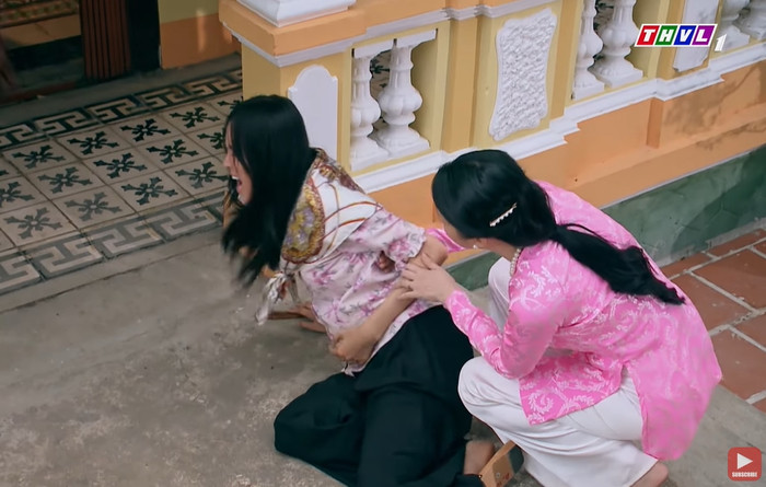 Duyên Kiếp: Thúy tính hại Huệ nào ngờ bị bà Phú đuổi ra khỏi nhà, phải quỳ khóc van xin Ảnh 2