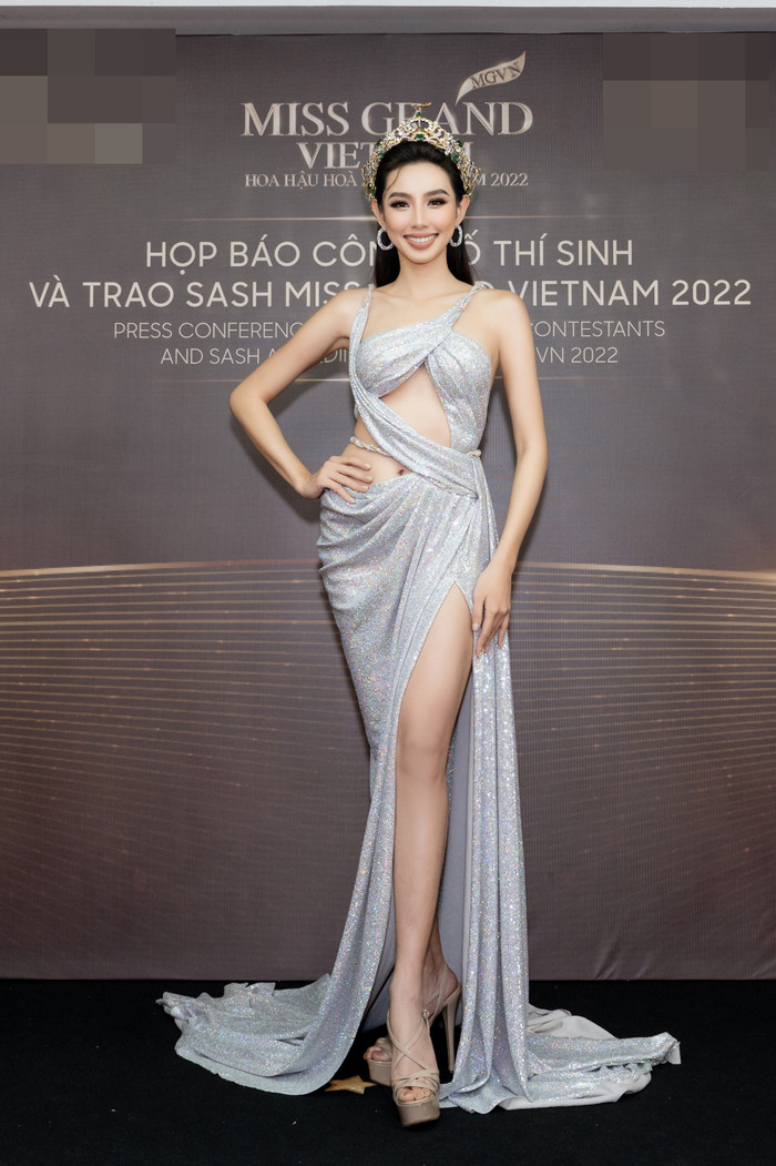 Thùy Tiên - Lương Thùy Linh - Ngọc Thảo chặt nhau chan chát trên thảm đỏ: Ai là Miss Cut-out? Ảnh 2