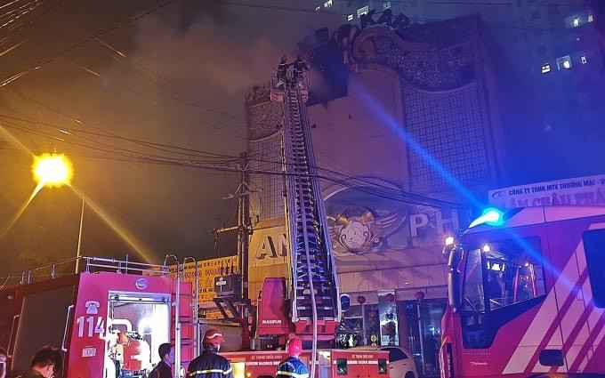 Vụ cháy quán karaoke Bình Dương: 'Khách nghe báo cháy, đóng cửa hát tiếp' Ảnh 1