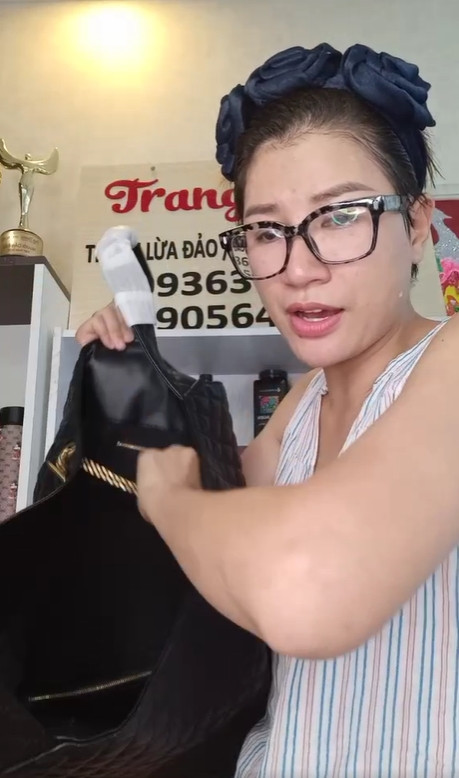 Trang Trần bức xúc trên livestream vì bị réo vào ồn ào mua bán mại dâm của Hoa hậu, người mẫu trong showbiz.
