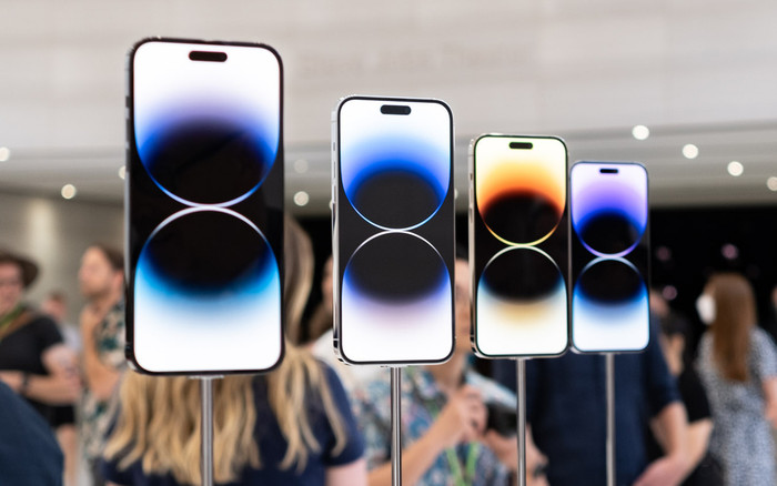 Cận cảnh iPhone 14 Pro Max: Kiểu dáng giống nhau, làm sao phân biệt so với iPhone 13 Pro Max? Ảnh 2