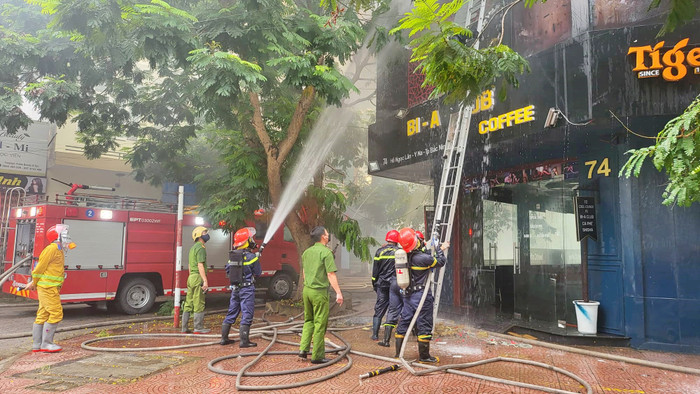 Cháy lớn tại quán Bi-a Club ở Bắc Ninh, khói đen bốc lên dày đặc ngắt điện toàn khu vực Kinh Bắc Ảnh 4