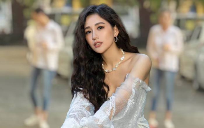 'Nói không' với xiêm y lộng lẫy, Mai Phương Thúy vẫn khiến dân tình mê đắm bởi ảnh chụp lén trên phố Ảnh 2