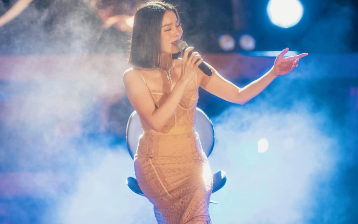 Lệ Quyên trình diễn lại bản hit hơn 18 năm đầy sang trọng: Giọng hát qua bao năm vẫn phong độ ngời ngời! Ảnh 2