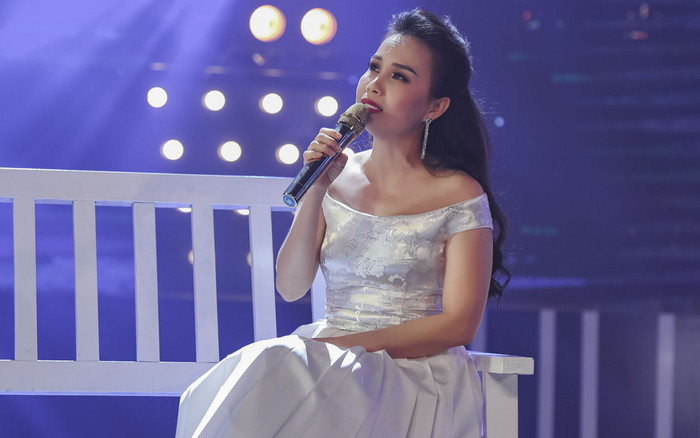 Cẩm Ly bất ngờ bị 'cướp micro' khi hát lại 'siêu hit' nhạc dân ca? Ảnh 2