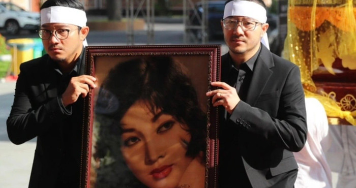 Sự ra đi của minh tinh màn bạc Thẩm Thúy Hằng khiến khán giả, người thân và bạn bè vô cùng tiếc thương.