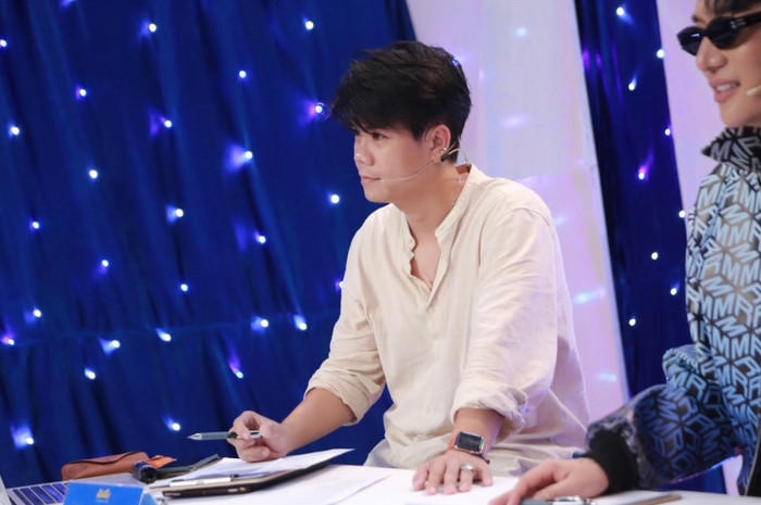 Giám khảo Đinh Mạnh Ninh.