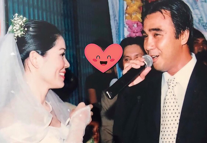 Vợ chồng MC Quyền Linh trong lễ kết hôn năm 2005.