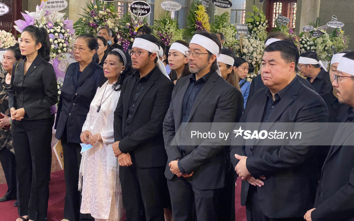 Quang cảnh trước giờ di quan nữ diễn viên Thẩm Thúy Hằng: NSND Kim Cương thất thần bên di ảnh Ảnh 2