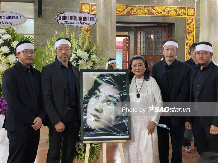 NSND Kim Cương cùng các con của cố diễn viên