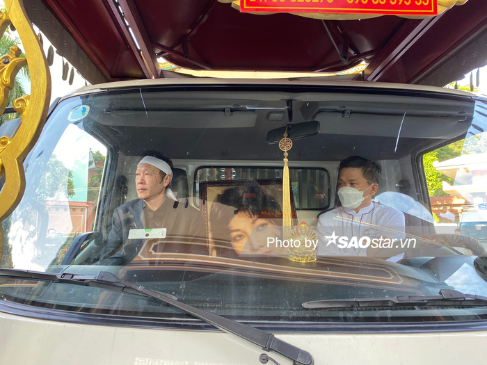 Con trai cố nghệ sĩ không giấu khỏi sự thất thần, xúc động 