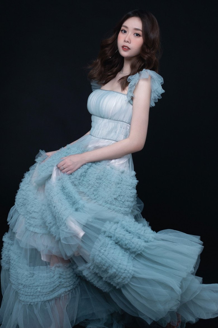 Không chỉ sở hữu nhan sắc xinh đẹp, Ban Mai còn có học vấn đáng ngưỡng mộ