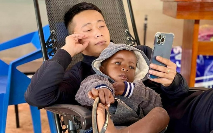 Lôi Con hát 'Con cò bé bé' cực sõi, không uổng công Quang Linh Vlog ngày đêm chỉ dạy! Ảnh 2