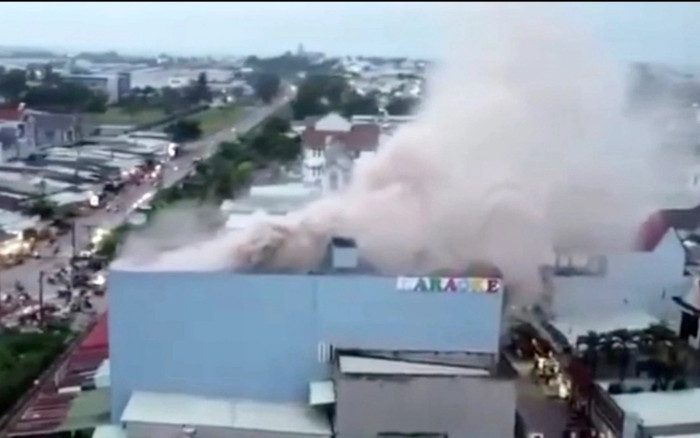 Cháy quán karaoke ở Đồng Nai: Hàng chục khách đang hát thoát khỏi 'miệng lửa' thế nào? Ảnh 2