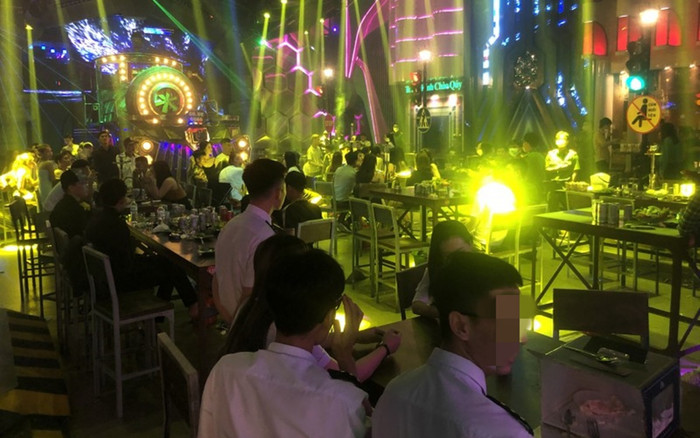 Hơn 100 dân chơi 'thác loạn' tại cơ sở giải trí sơ sài về mặt phòng chống hỏa hoạn Ảnh 2