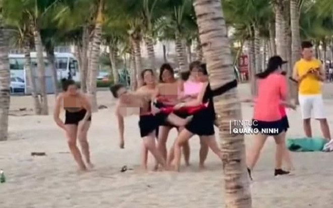 Lại xuất hiện nhóm chị em tham gia team building ăn mặc phản cảm ở bãi biển khiến dân mạng ngán ngẩm Ảnh 2