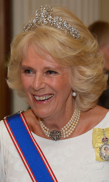 Chiếc vương miện Cubitt-Shand vốn thuộc về bà nội của Camilla Bowle. Năm 1973, bà đã cho cháu gái mượn nó để tổ chức đám cưới.