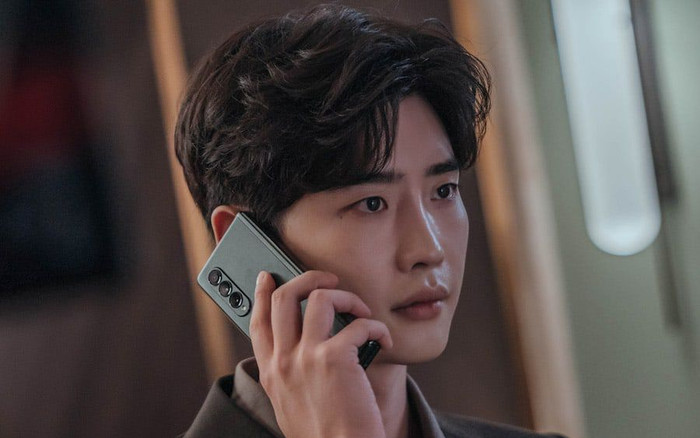 Lee Jong Suk tiết lộ cái kết của Big Mouth khiến khán giả ngỡ ngàng Ảnh 2
