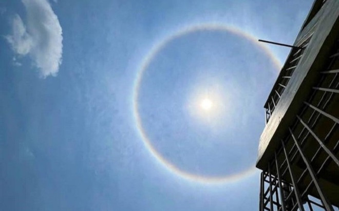 'Mặt trời lạ' trên bầu trời Móng Cái báo hiệu điều gì? Ảnh 2