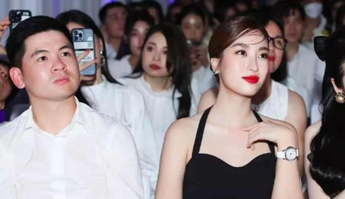 Cả hai trông rất đẹp đôi.