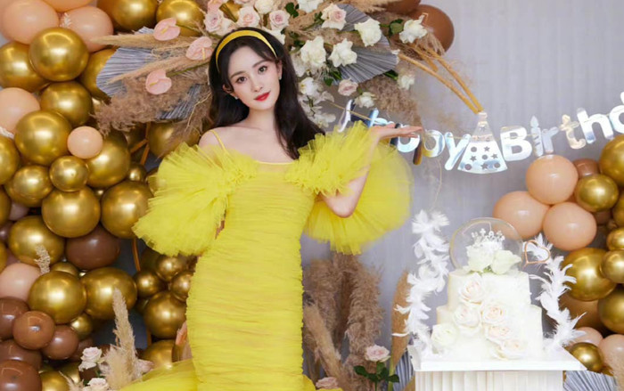 Fan của Dương Mịch chơi lớn, tặng thần tượng món quà siêu khủng nhân ngày sinh nhật Ảnh 2