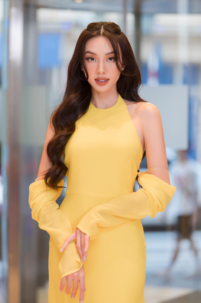Trước khi đến Sơn La, cô có mặt tại Hà Nội cùng dàn hậu đình đám như Đỗ Mỹ Linh, Lương Thùy Linh, Phương Nhi để tham dự một show diễn thời trang. 