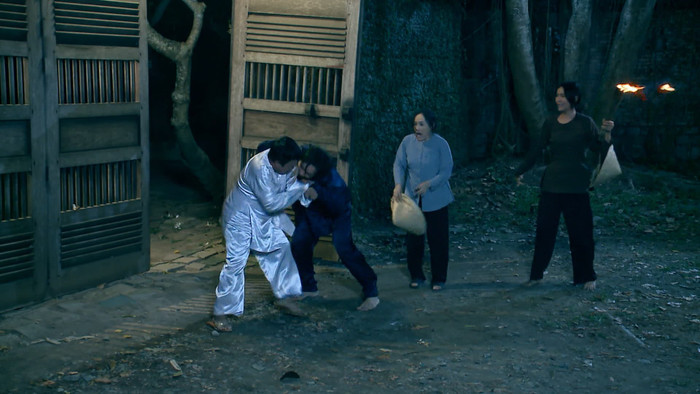 Duyên Kiếp tập 33: Huệ bị sàm sỡ, Hai Lương xông vào cắn kẻ xấu để bảo vệ vợ Ảnh 3