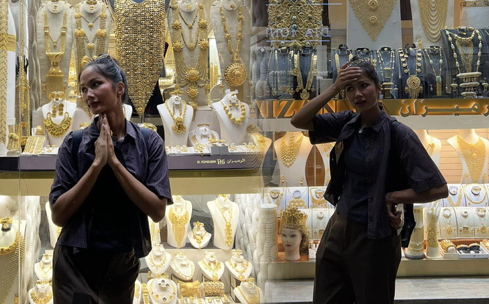 Vừa đặt chân đến Dubai, H'Hen Niê đã chốt đơn 'sương sương' tại chợ vàng Ảnh 2