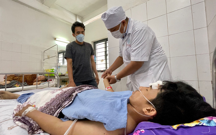 Bệnh nhân bị tường đổ lên người nguy kịch được cứu sống ngoạn mục Ảnh 2