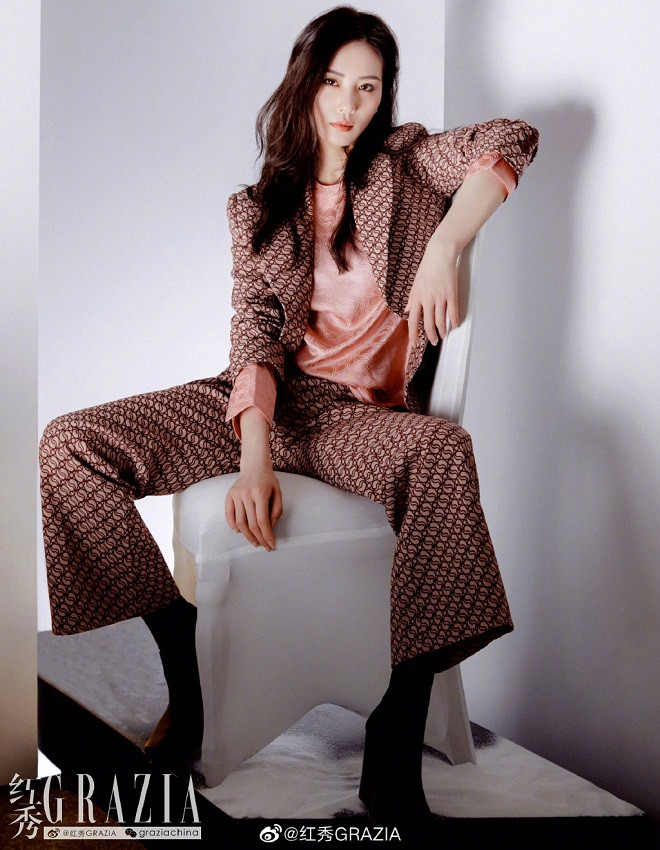 Hình ảnh của nữ diễn viên không quá mới mẻ trên bìa tạp chí. 