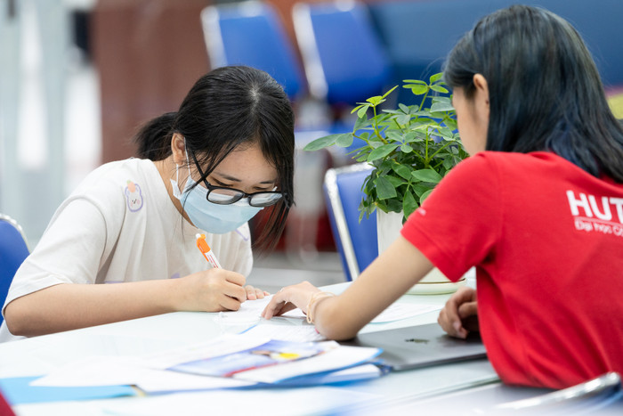  Khối ngành Công nghệ thông tin có điểm chuẩn cao nhất HUTECH năm nay với 20 điểm.