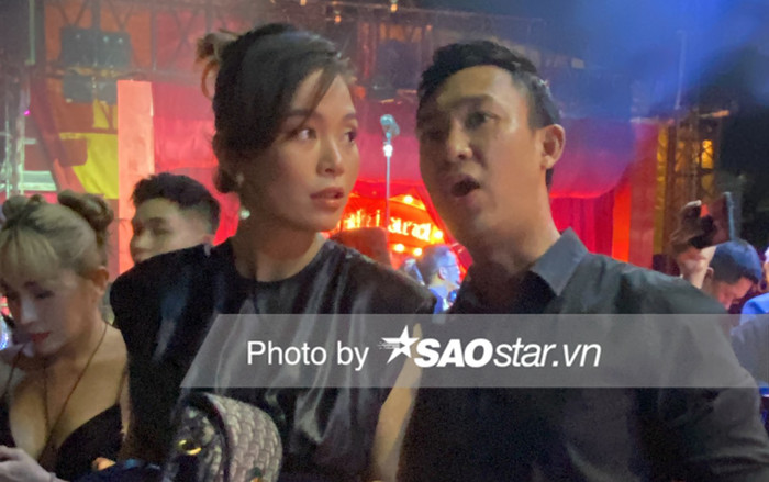 Mâu Thuỷ sánh đôi cùng trai lạ, nghi là chồng sắp cưới ở chốn đông người Ảnh 2