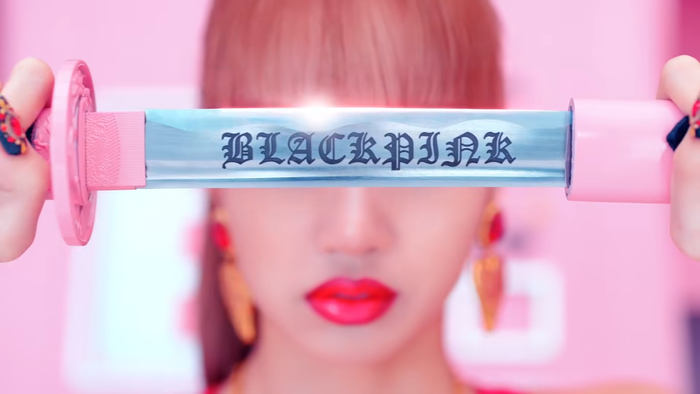 BLACKPINK tái hiện 7 MV đình đám trong Shut Down: Xe tăng kim cương của Jennie giật spotlight Ảnh 7