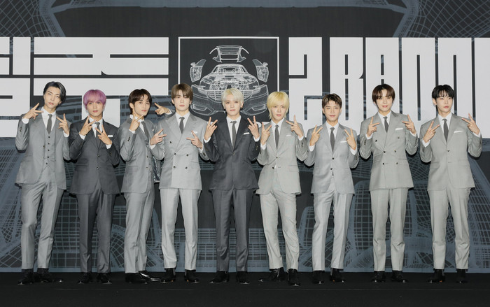 NCT 127 nói gì trước thông tin ông Lee Sooman sẽ hết hợp đồng với SM Entertainment? Ảnh 2