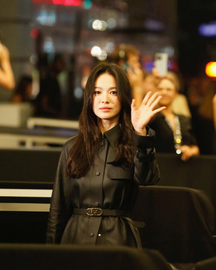 Song Hye Kyo khoe nhan sắc mỹ miều tại Mỹ.