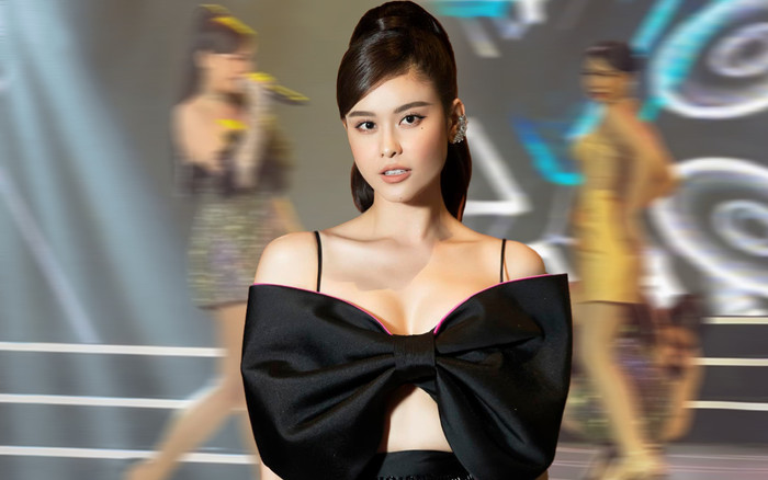 Trương Quỳnh Anh gặp sự cố khi đang biểu diễn trên sóng trực tiếp, phải nhờ sự giúp đỡ của dancer Ảnh 2