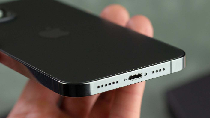 Cổng Lightning trên iPhone 14 Pro